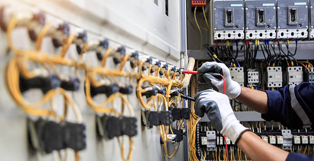 Professional Electrician technician working in Kendallville, IN